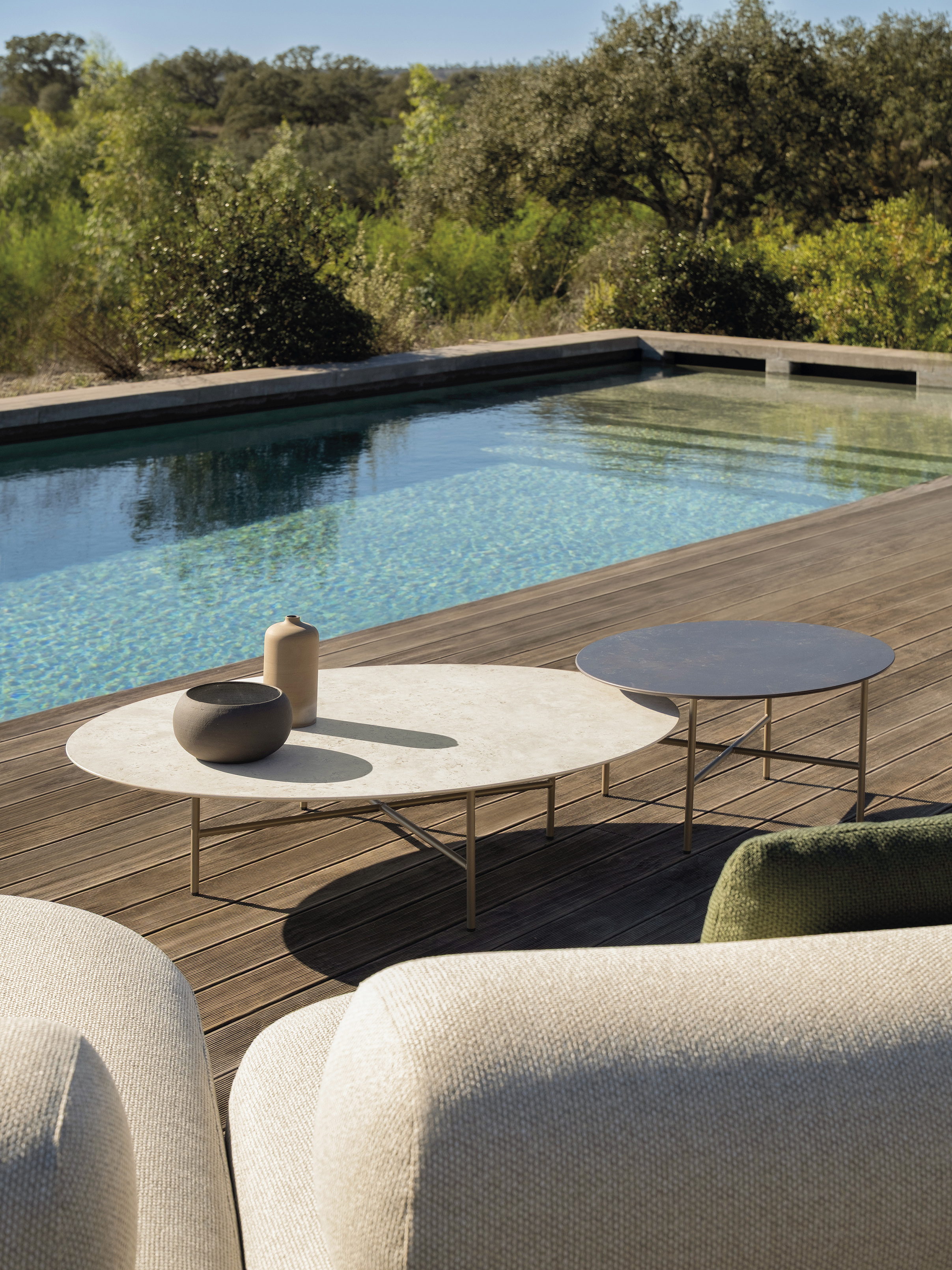 Уличный столик Expormim GRADA OUTDOOR ELLIPTICAL COFFEE TABLE C953