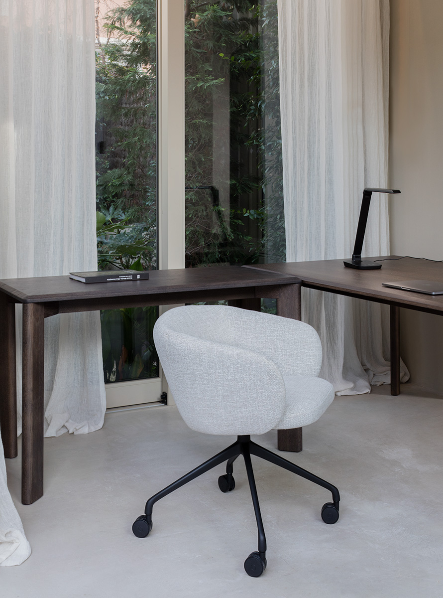 Стул Expormim HUMA UPHOLSTERED SWIVEL WITH CASTERS