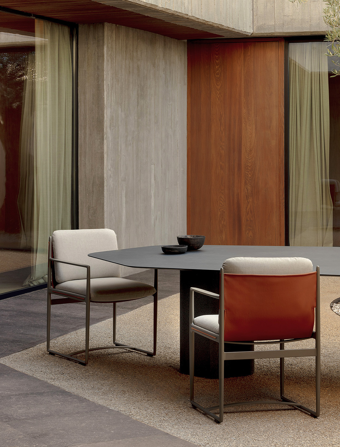 Уличный стул Expormim OBI DINING ARMCHAIR WITH SLED BASE