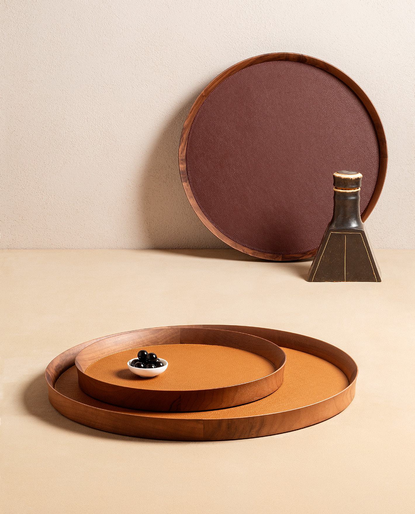 Круглый поднос с кожаной вставкой