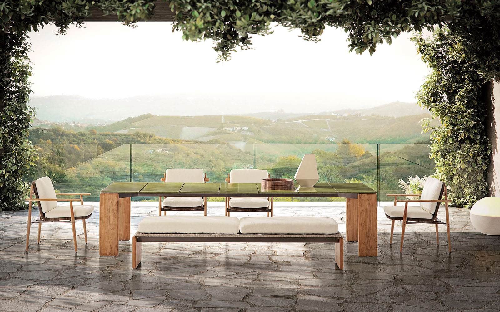 Drake dining "outdoor"
