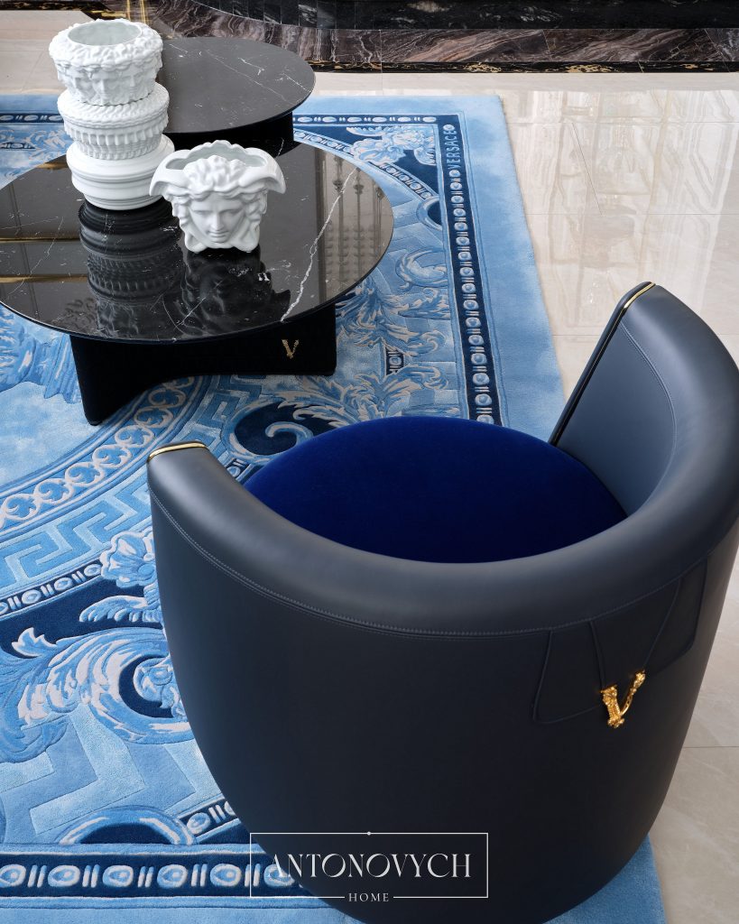 Versace Home кресло Virtus, кофейный столик VG2 STOOL, вазы от Antonovich Home