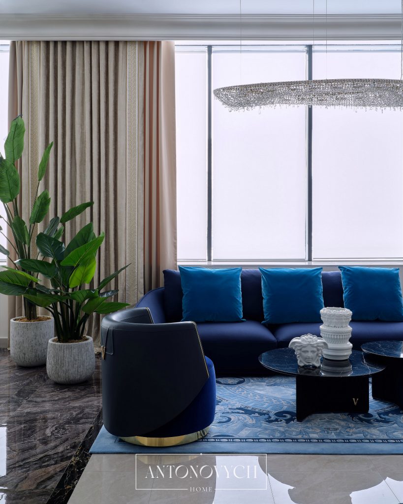 Versace Home диван Godness, кофейный столик V-Marble, вазы от Antonovich Home
