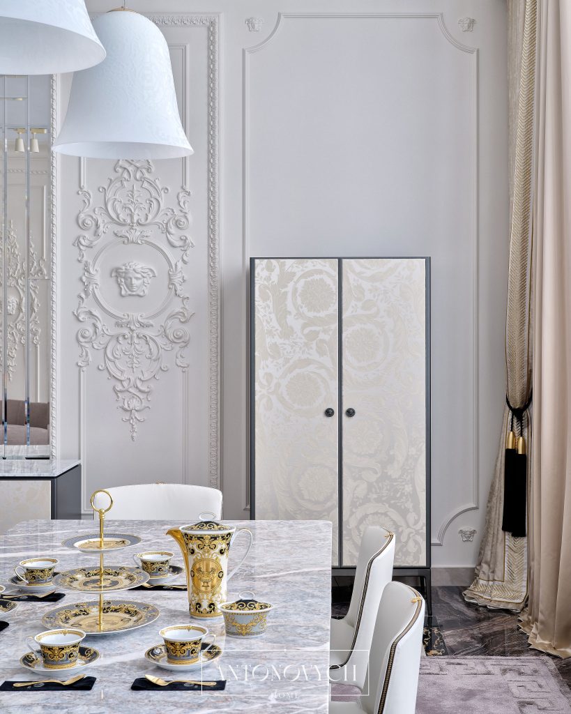 Versace Home витрина Stiletto от Antonovich Home